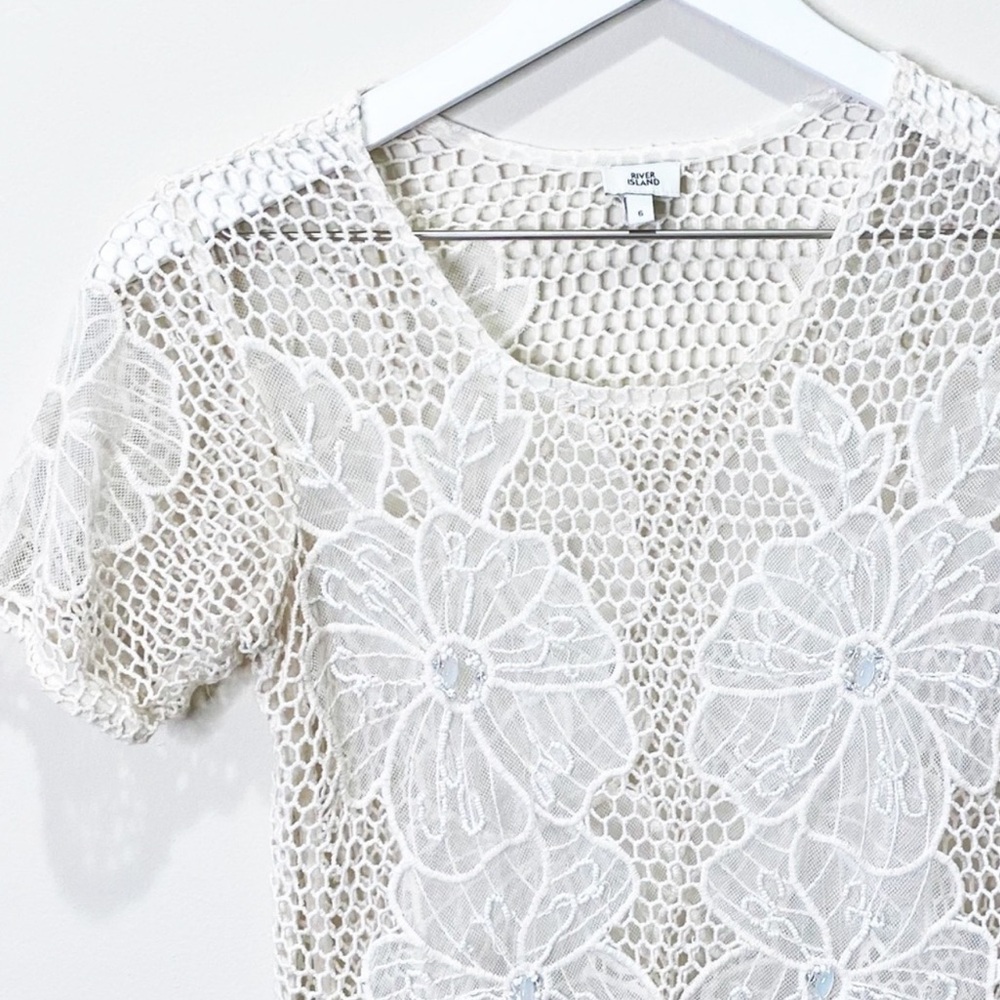 🤍🤍River Island White Crochet Fishnet Embroidered
Beaded Flower Crop Top🤍🤍